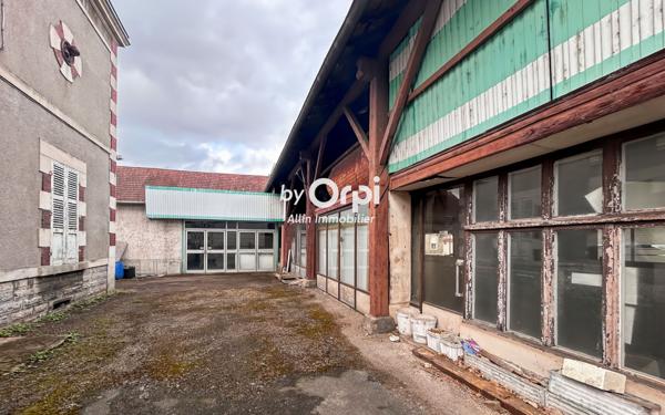 Maison à vendre    6 pièces •  Montluçon