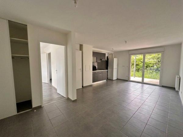 Appartement
         2 pièces
        - 46 m² 148 000 € *