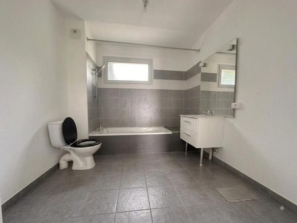 Appartement
         2 pièces
        - 46 m² 148 000 € *