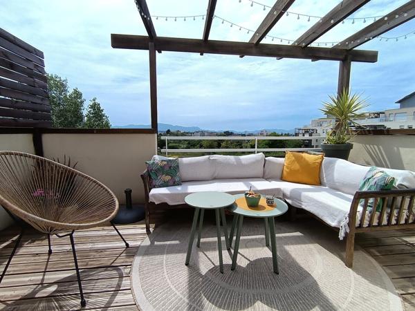 Appartement T3 lumineux avec terrasse et vue dégagée