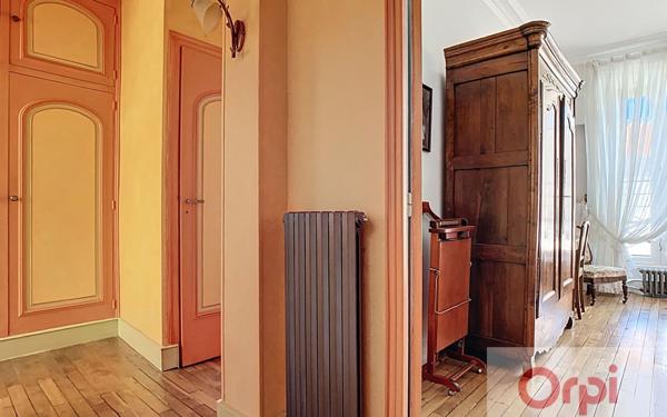 Maison à vendre    6 pièces • 188 m2 Issy-les-Moulineaux