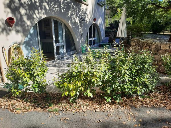 Charmant Appartement Meublé de Plain-Pied avec Terrasse