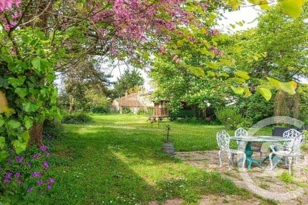 Maison à vendre  7 pièces - 210 m 2   ST MAUR DES FOSSES  - 94