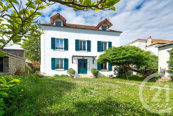 Maison à vendre  7 pièces - 210 m 2   ST MAUR DES FOSSES  - 94