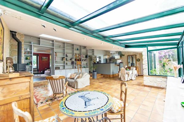 Maison à vendre  7 pièces - 210 m 2   ST MAUR DES FOSSES  - 94