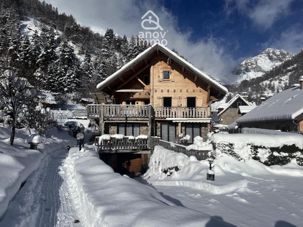 Chalet 9 pièce(s) 6 chambre(s) 271.8 m²