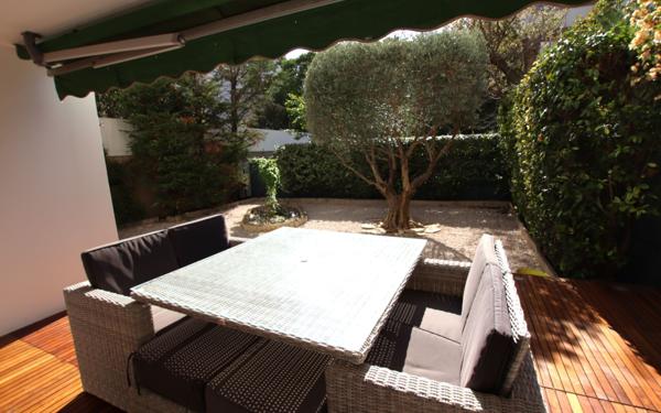 Appartement à vendre    2 pièces • 67,98 m2 Marseille 9