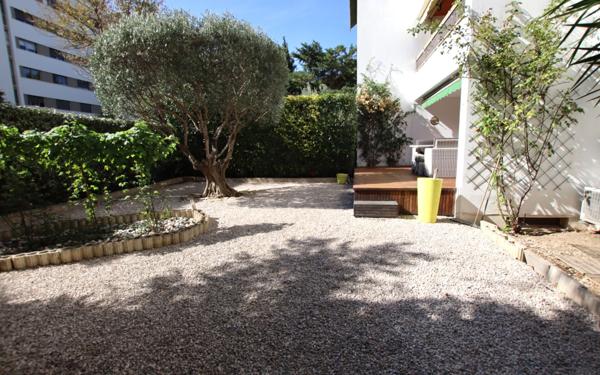 Appartement à vendre    2 pièces • 67,98 m2 Marseille 9