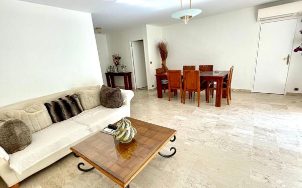 Appartement à vendre    2 pièces • 67,98 m2 Marseille 9