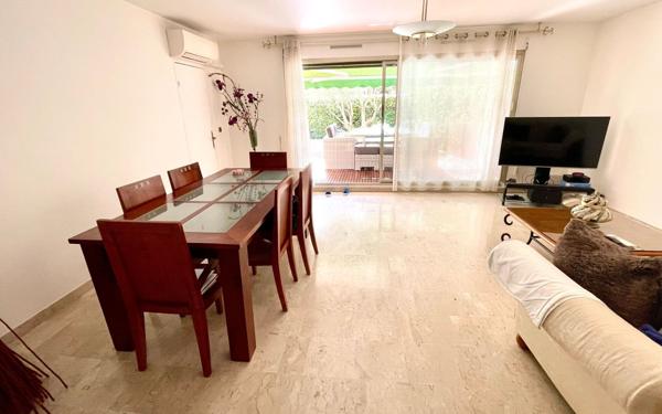 Appartement à vendre    2 pièces • 67,98 m2 Marseille 9