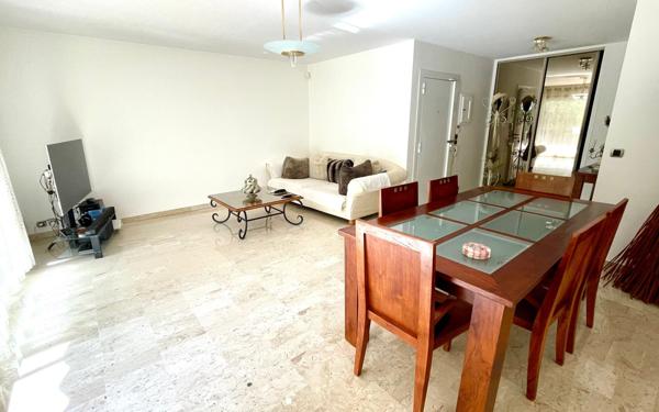 Appartement à vendre    2 pièces • 67,98 m2 Marseille 9