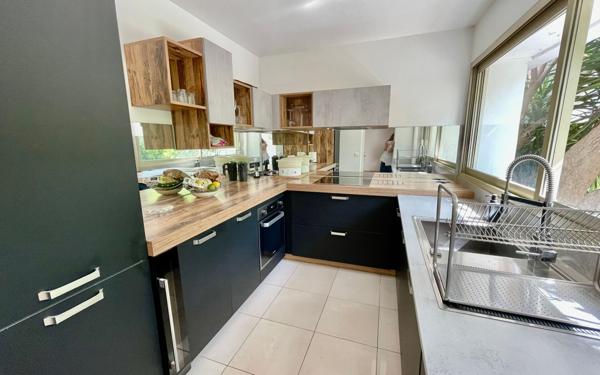 Appartement à vendre    2 pièces • 67,98 m2 Marseille 9