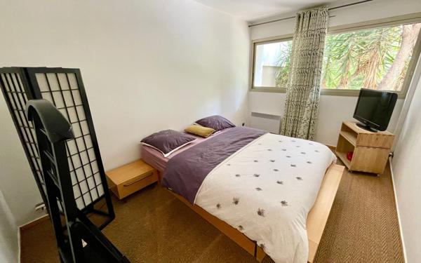 Appartement à vendre    2 pièces • 67,98 m2 Marseille 9