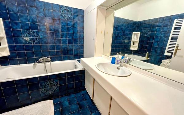 Appartement à vendre    2 pièces • 67,98 m2 Marseille 9