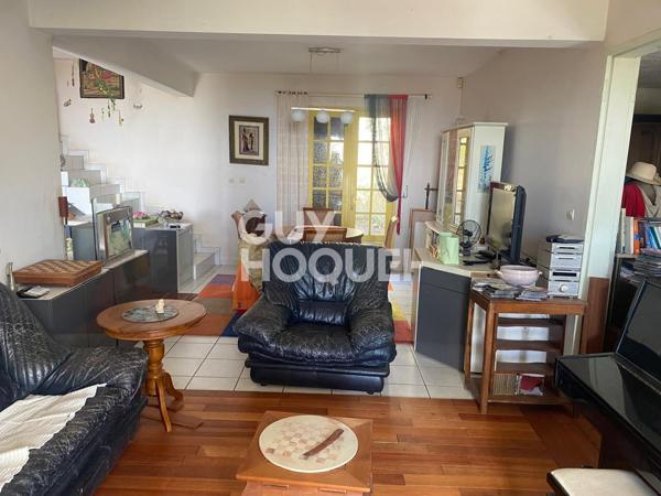 Havre de paix à mi-pente à La Possession, avec vue exceptionnelle sur le port et l'océan