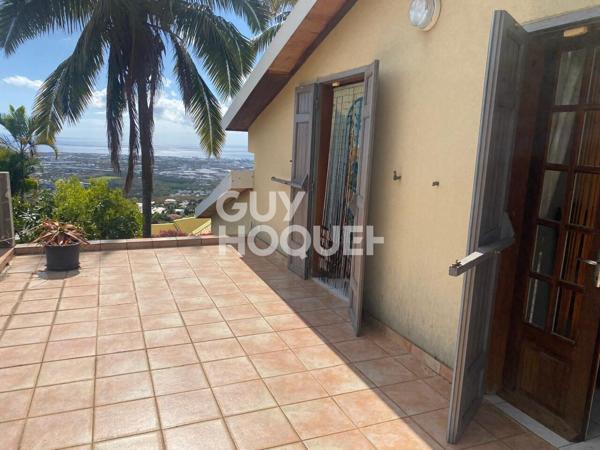 Havre de paix à mi-pente à La Possession, avec vue exceptionnelle sur le port et l'océan