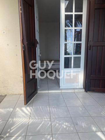 Havre de paix à mi-pente à La Possession, avec vue exceptionnelle sur le port et l'océan