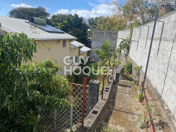 Havre de paix à mi-pente à La Possession, avec vue exceptionnelle sur le port et l'océan