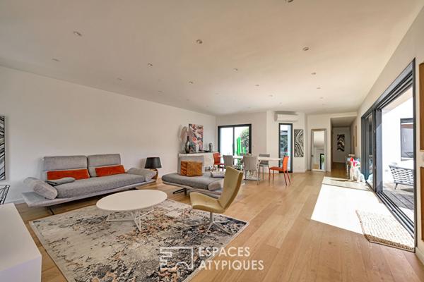 Lumineuse villa de plain-pied avec piscine et spa