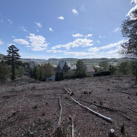 Terrain constructible avec vue dégagée Lons Le Saunier 1964 m2