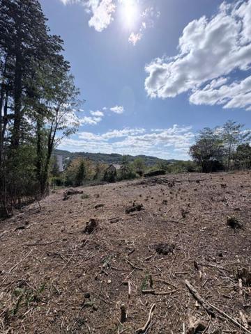 Terrain constructible avec vue dégagée Lons Le Saunier 1964 m2