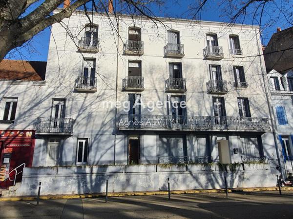 Immeuble à NERIS-LES-BAINS, 03310 - 300m²