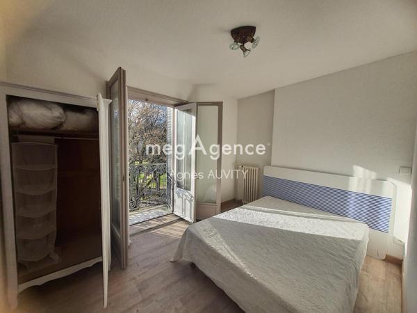 Immeuble à NERIS-LES-BAINS, 03310 - 300m²