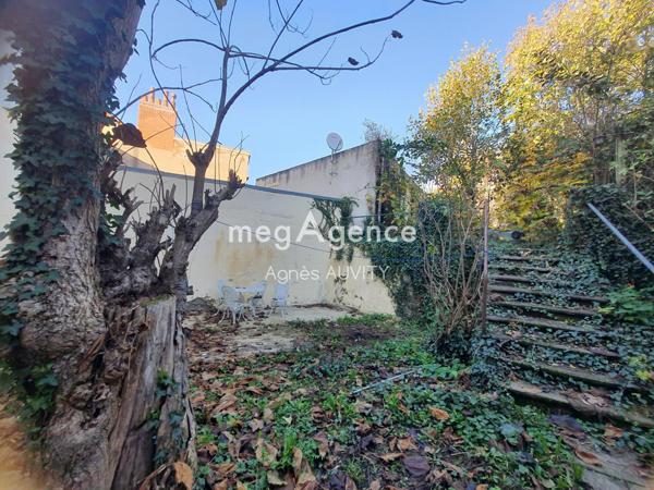 Immeuble à NERIS-LES-BAINS, 03310 - 300m²