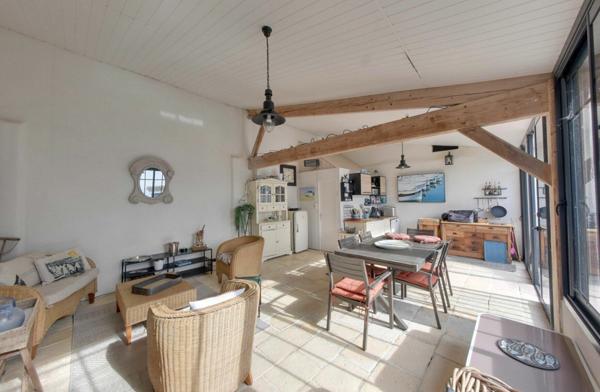 Maison à vendre    7 pièces •  Saint-Martin-de-Ré