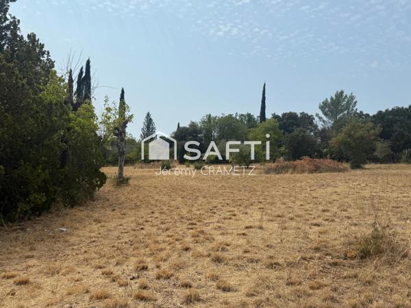 Terrain constructible d’environ 2500 m² – Cotignac (83)
