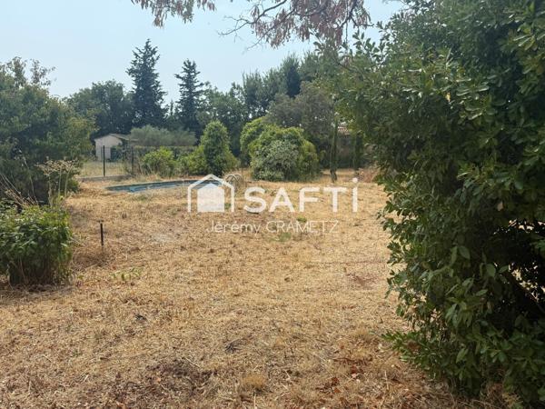 Terrain constructible d’environ 2500 m² – Cotignac (83)