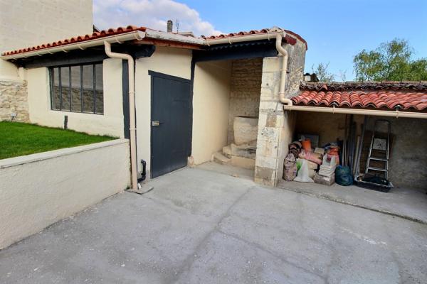 Maison de charme avec piscine – Saint-Jean-d’Angély centre