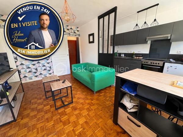 IDÉAL PREMIER ACHAT OU INVESTISSEMENT LOCATIF 

À 10 min à pied du centre ville de Chartres

Découvrez ce bel appartement dans une résidence sécurisée exposé plein sud.
Au rez de chaussée de cet immeuble en cours de ravalement ( isolation thermique par l’extérieur) vous découvrirez:
- 1 entrée avec placard 
- 1 wc séparé
- 1 cuisine aménagée semi ouverte
- 1 belle pièce de vie lumineuse dans sur une terrasse sans vis à vis
- 1 chambre avec placard
- 1 salle de bain

LES PLUS:
- Cave
- Place de parking

Appartement actuellement loué meublé jusqu’en décembre 2026