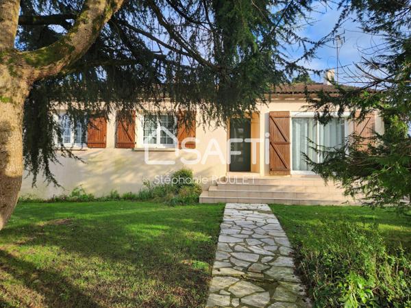 Maison sur sous-sol dans le bourg de BOURNEZEAU
