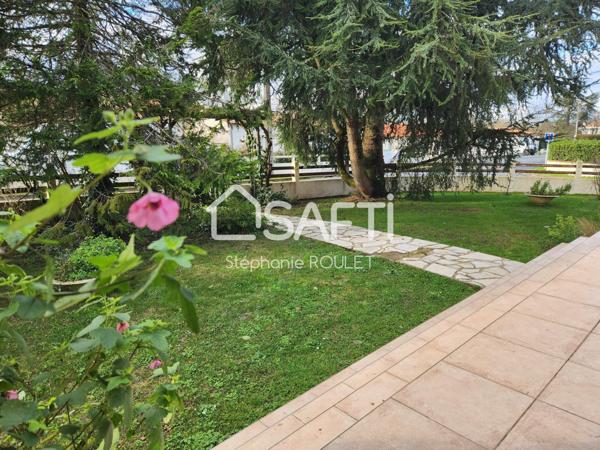 Maison sur sous-sol dans le bourg de BOURNEZEAU