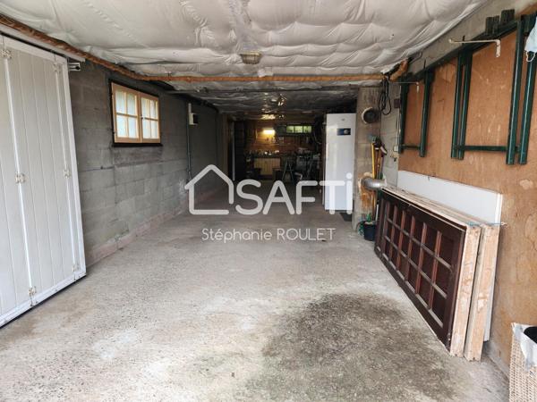 Maison sur sous-sol dans le bourg de BOURNEZEAU