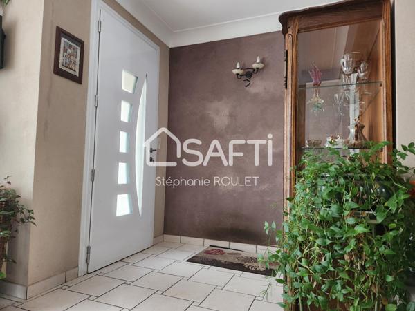 Maison sur sous-sol dans le bourg de BOURNEZEAU