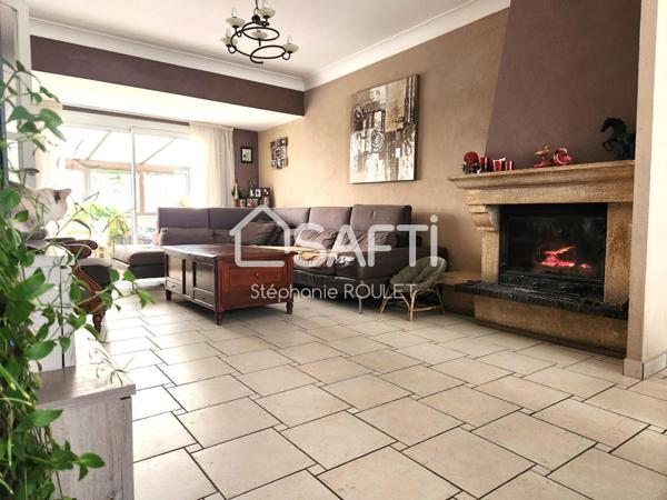 Maison sur sous-sol dans le bourg de BOURNEZEAU