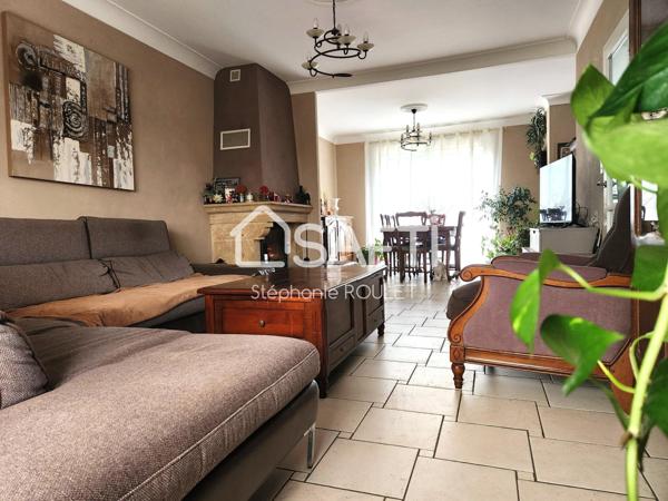 Maison sur sous-sol dans le bourg de BOURNEZEAU