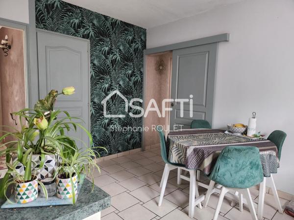 Maison sur sous-sol dans le bourg de BOURNEZEAU