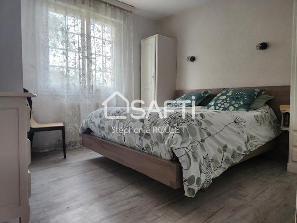 Maison sur sous-sol dans le bourg de BOURNEZEAU