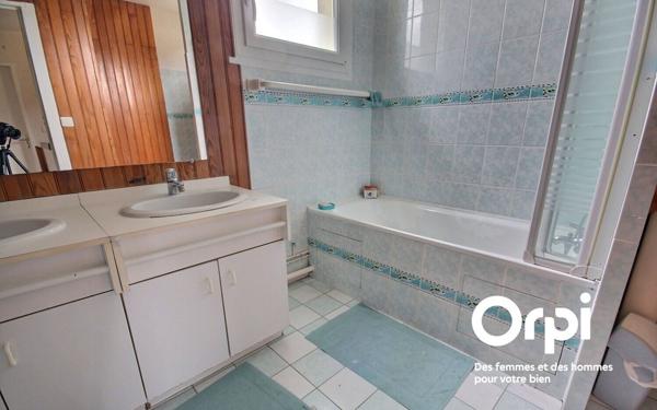 Maison à vendre    5 pièces • 88,17 m2 Voisins-le-Bretonneux