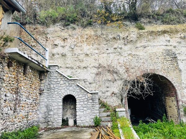 Immeuble de rapport  Cherisy 210 m2 avec 6 appartements NEUFS sur près de 1000m2 + grange à rénover