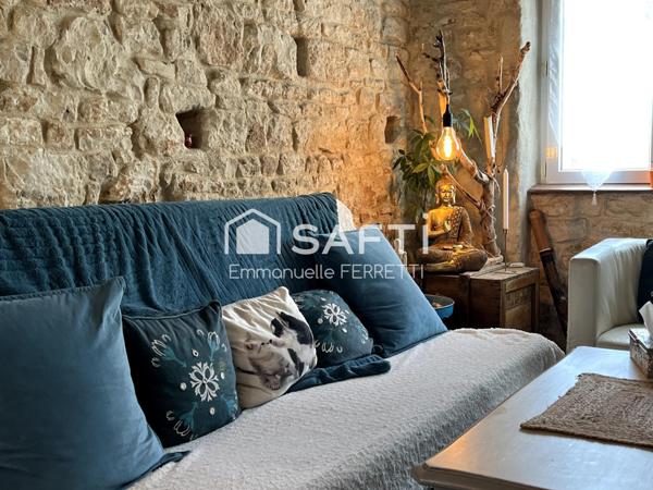 AU COEUR DE VILLAGE, MAISON EN PIERRE  ET SA DEPENDANCE AMENAGEE : pas de travaux à prévoir