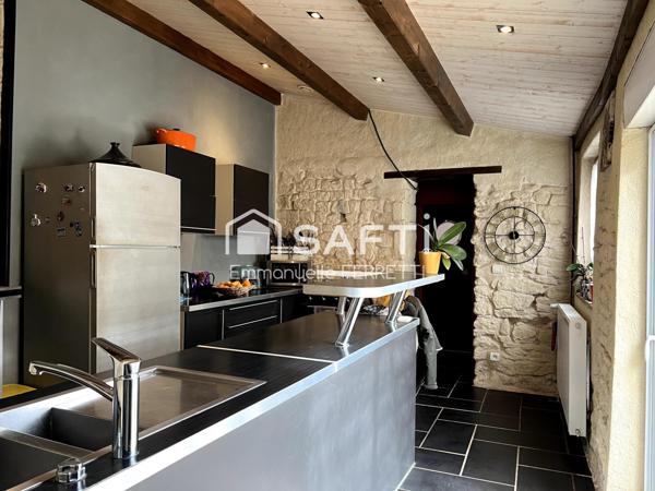 AU COEUR DE VILLAGE, MAISON EN PIERRE  ET SA DEPENDANCE AMENAGEE : pas de travaux à prévoir