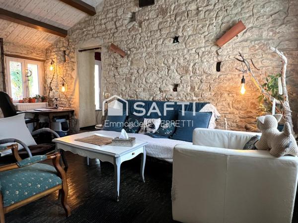 AU COEUR DE VILLAGE, MAISON EN PIERRE  ET SA DEPENDANCE AMENAGEE : pas de travaux à prévoir