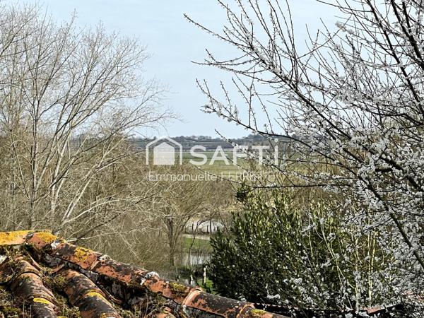 AU COEUR DE VILLAGE, MAISON EN PIERRE  ET SA DEPENDANCE AMENAGEE : pas de travaux à prévoir