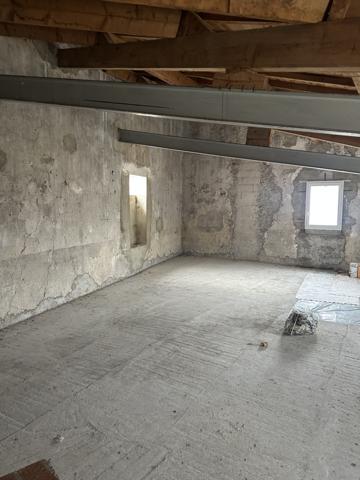 L'Isle-sur-la-Sorgue (84800) Plateau brut 58m2