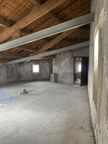 L'Isle-sur-la-Sorgue (84800) Plateau brut 58m2