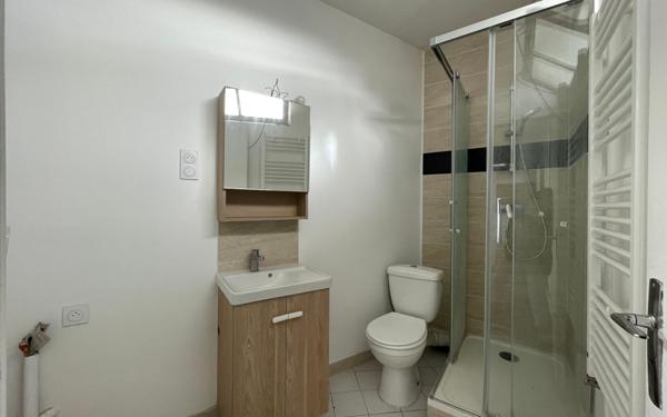 Immeuble à vendre    4 pièces • 68,50 m2 Montreuil